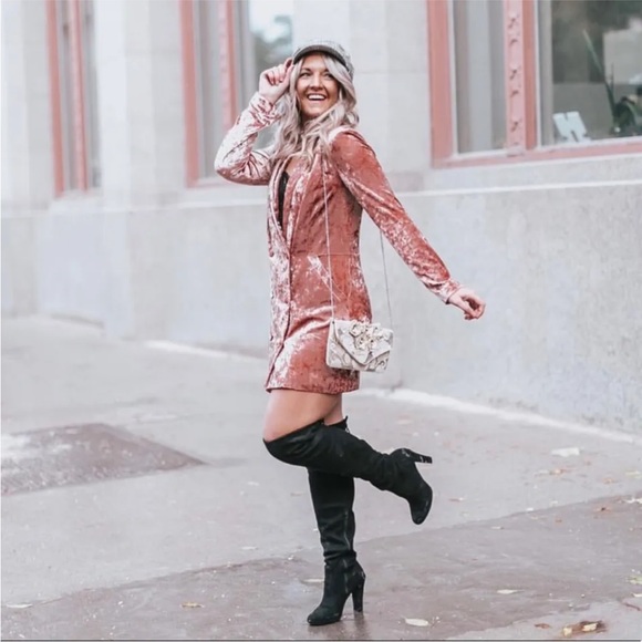 ALI & JAY Dresses & Skirts - Ali & Jay hello Romeo Velvet Coat Dress Sz M